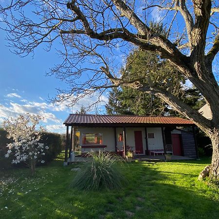 Mobilhome sous chalet en bois au calme à la ferme Josnes Exterior foto