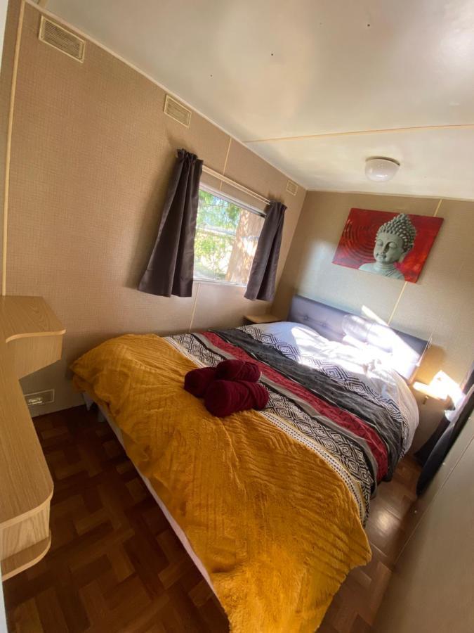 Mobilhome sous chalet en bois au calme à la ferme Josnes Exterior foto