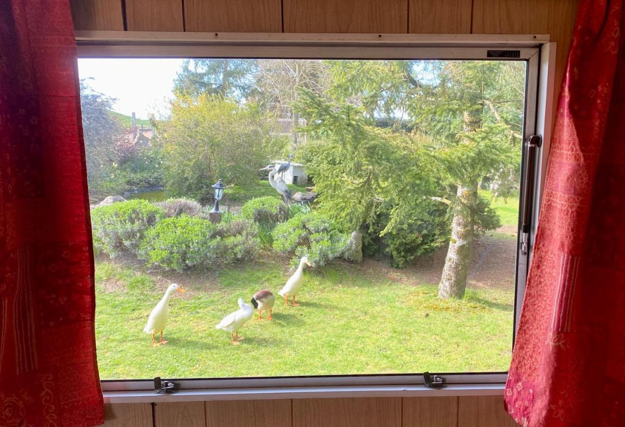 Mobilhome sous chalet en bois au calme à la ferme Josnes Exterior foto