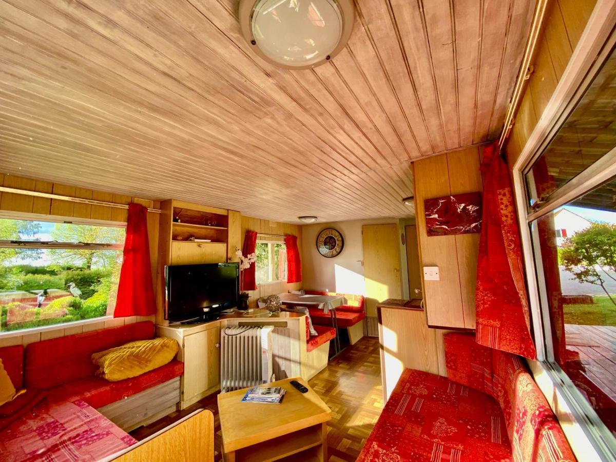 Mobilhome sous chalet en bois au calme à la ferme Josnes Exterior foto