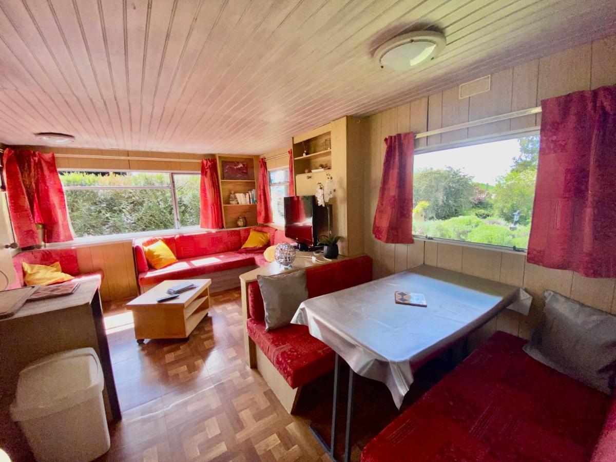 Mobilhome sous chalet en bois au calme à la ferme Josnes Exterior foto