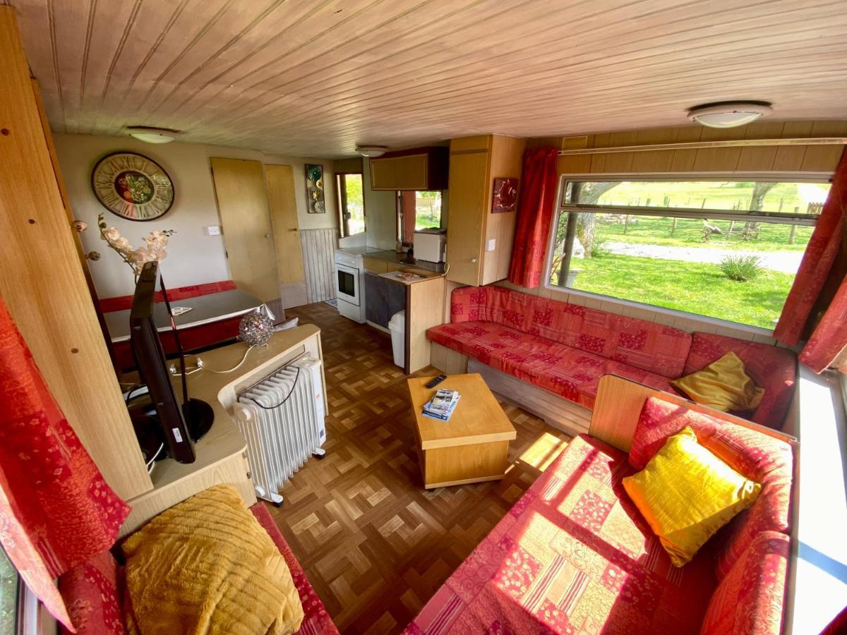 Mobilhome sous chalet en bois au calme à la ferme Josnes Exterior foto