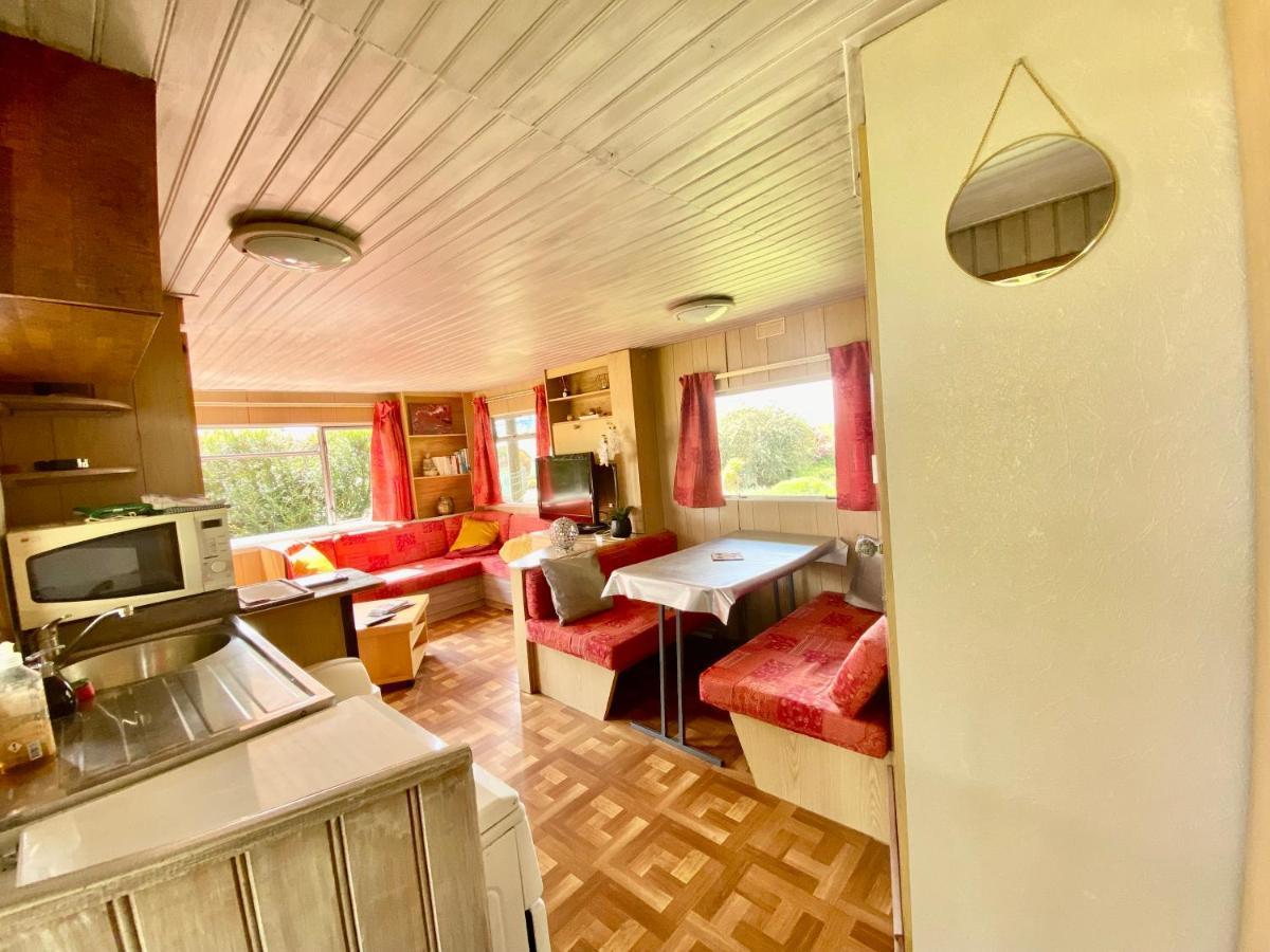 Mobilhome sous chalet en bois au calme à la ferme Josnes Exterior foto