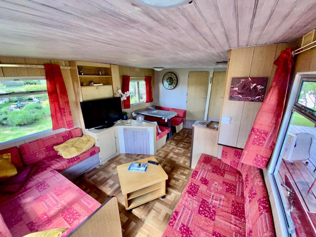 Mobilhome sous chalet en bois au calme à la ferme Josnes Exterior foto