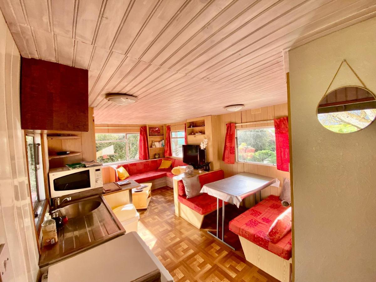 Mobilhome sous chalet en bois au calme à la ferme Josnes Exterior foto