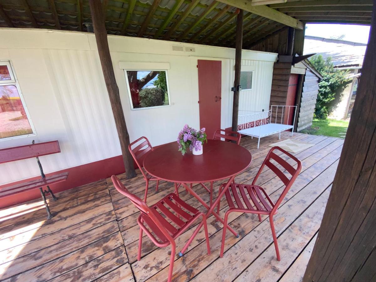 Mobilhome sous chalet en bois au calme à la ferme Josnes Exterior foto